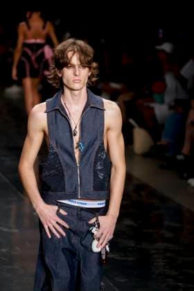 Bold Strap fashion show at SPFW N60 in Sao Paulo Sao Paulo (SP), 10 17 2025 - Fashion Fashion Show Bold Strap Bold Strap fashion show at Sao Paulo Fashion Week - SPFW N60, at Pacubra in Ibirapuera Park in Sao Paulo, this Friday, October 17, 2025. (Foto: Leco Viana Thenews2 imago images) Bold Strap fashion show at SPFW N60 in Sao Paulo  Copyright: xLecoxVianax