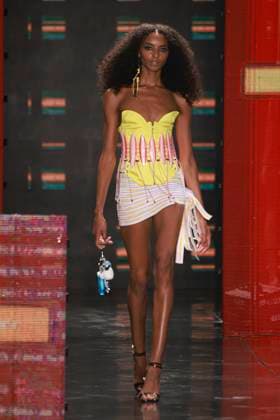 Bold Strap fashion show at SPFW N60 in Sao Paulo Sao Paulo (SP), 10 17 2025 - Fashion Fashion Show Bold Strap Bold Strap fashion show at Sao Paulo Fashion Week - SPFW N60, at Pacubra in Ibirapuera Park in Sao Paulo, this Friday, October 17, 2025. (Foto: Leco Viana Thenews2 imago images) Bold Strap fashion show at SPFW N60 in Sao Paulo  Copyright: xLecoxVianax