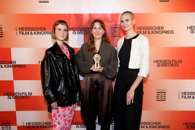 Caroline Wahl, Mia Maariel Meyer und Elena Hell bei der 36. Verleihung des Hessischen Film- und Kinopreises 2025 in der Alten Oper. Frankfurt am Main, 17.10.2025