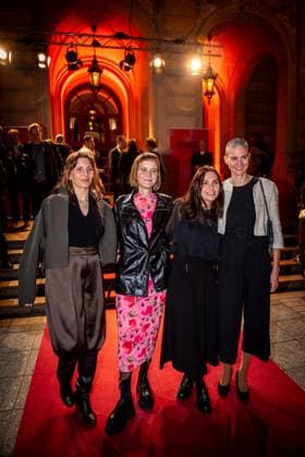 17.20.2025 xesx Frankfurt am Main, Alte Oper Hessische Film- und Kinopreis 2025 Darsteller 22 Bahnen ist ein deutsches Filmdrama aus dem Jahr 2025 der Regisseurin Mia Maariel Meyer (links) nach dem Bestsellers 22 Bahnen von Caroline Wahl 2. von links