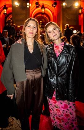 17.20.2025 xesx Frankfurt am Main, Alte Oper Hessische Film- und Kinopreis 2025 Bestsellers 22 Bahnen von Caroline Wahl wurde verfilmt Bild zeigt Regiseurin Mia Maariel Meyer und Caroline Wahl