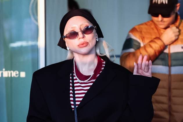 Milan, Italy: Milan: LADY GAGA arrives at Linate Airport for the two Italian stops of The Mayhem Ball Tour at the Unipol Forum Assago. Milan Italy  - ZUMAp169 20251018_zea_p169_1018 Copyright: xAlessandroxBremecx