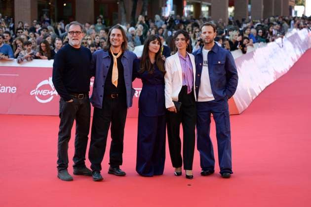 October 18, 2025, Rome, Italy: Valerio Mastandrea (l),Luca Marinelli (l),Silvia D Amico (c),Roberta Mattei (c) and Alessandro Borghi (r) attend the red carpet of movie Non essere cattivo during the Rome Film Fest 2025 at Auditorium Parco della Musica. Rome Italy - ZUMAs197 20251018_aaa_s197_411 Copyright: xMarioxCartellix