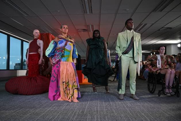 MELBOURNE FASHION WEEK 2025, Models walk the Closing runway during the Melbourne Fashion Week Media preview in Melbourne, Monday, October 20, 2025. ( NO ARCHIVING MELBOURNE VICTORIA AUSTRALIA  Copyright: xJAMESxROSSx 20251020118081249406