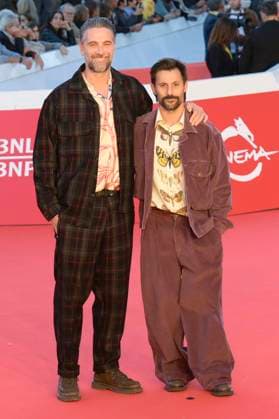 Luca Calvani mit Ehemann Alessandro Franchini bei der Premiere des Kinofilms Il falsario auf dem 20. Internationalen Filmfestival von Rom Festa del Cinema di Roma 2025 im Auditorium Parco della Musica. Rom, 19.10.2025