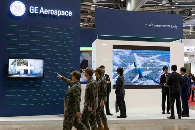 ADEX 2025 Opens In Goyang With Record Global Participation Military officials and visitors from various countries tour the GE Aerospace booth during the Seoul International Aerospace and Defense Exhibition (ADEX 2025) at KINTEX in Ilsan, Goyang, South Korea, on October 20, 2025. The biennial event runs from October 20 to 24 and marks its largest edition this year, featuring 600 companies from 35 countries. Seoul Seoul South Korea  Copyright: xChrisxJungx originalFilename: jung-adex2025251020_npm9j.jpg