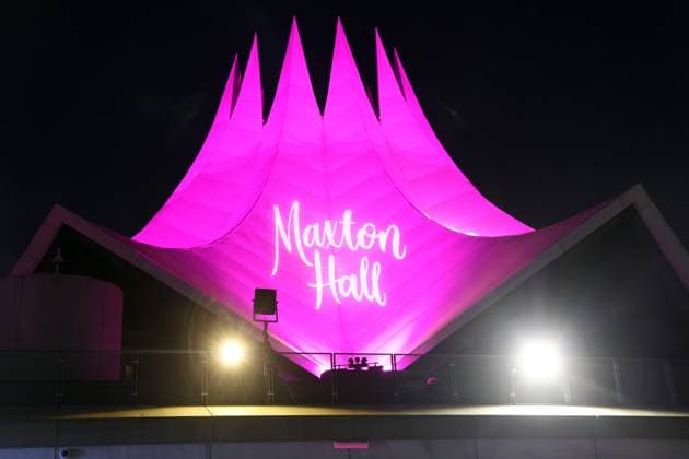 Maxton Hall , Weltpremiere der Season 2 im Tempodrom, Berlin, 17.10.2025 Beleuchtetes Tempodrom, Maxton Hall - Die Welt zwischen uns Season 2, Weltpremiere im Tempodrom Berlin, 17.10.2025 Berlin Tempodrom *** Maxton Hall , world premiere of Season 2 at the Tempodrom, Berlin, 17 10 2025 Illuminated Tempodrom, Maxton Hall The World Between Us Season 2, world premiere at the Tempodrom Berlin, 17 10 2025 Berlin Tempodrom Copyright: xRenŽxduxVinagex