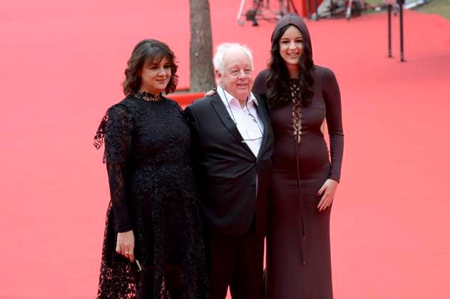 Zahara Moufid, Jim Sheridan und Amira Clodagh Sheridan bei der Premiere des Kinofilms Re-creation auf dem 20. Internationalen Filmfestival von Rom Festa del Cinema di Roma 2025 im Auditorium Parco della Musica. Rom, 20.10.2025