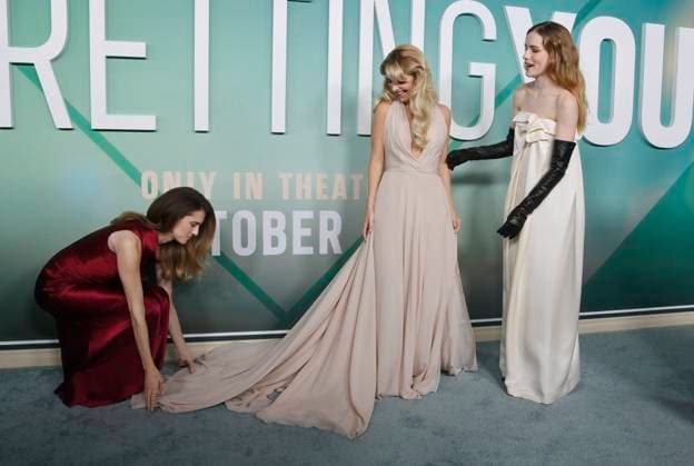 Cast members Mckenna Grace, Allison Williams, and Willa Fitzgerald (L-R) gather for a photo-op during the premiere of the motion picture romantic drama Regretting You at Paramount Studios in Los Angeles on Monday, October 20, 2025. Storyline: Centers on the strained relationship between young mother Morgan Grant and her teenage daughter Clara, exacerbated by Morgan s husband Chris s tragic death, forcing them to navigate life s challenges together.  LAP2025102041 JIMxRUYMEN
