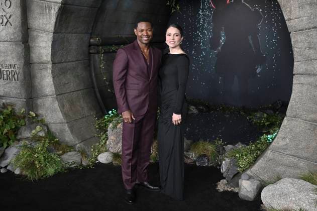 Stephen Rider mit Ehefrau Eden Rider bei der Premiere der HBO-Serie It: Welcome to Derry auf dem Warner Bros. Studio Gelnnde. Burbank, 20.10.2025