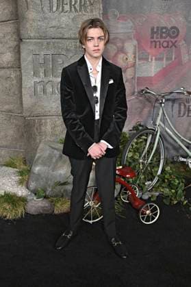Mikkal Karim-Fidler bei der Premiere der HBO-Serie It: Welcome to Derry auf dem Warner Bros. Studio Gelnnde. Burbank, 20.10.2025