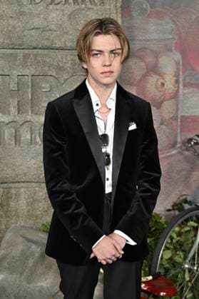 Mikkal Karim-Fidler bei der Premiere der HBO-Serie It: Welcome to Derry auf dem Warner Bros. Studio Gelnnde. Burbank, 20.10.2025