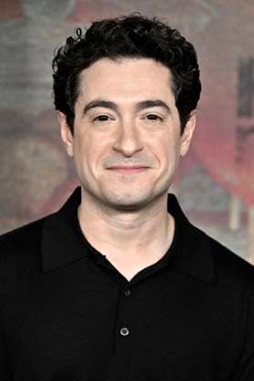 Jason Fuchs bei der Premiere der HBO-Serie It: Welcome to Derry auf dem Warner Bros. Studio Gelnnde. Burbank, 20.10.2025