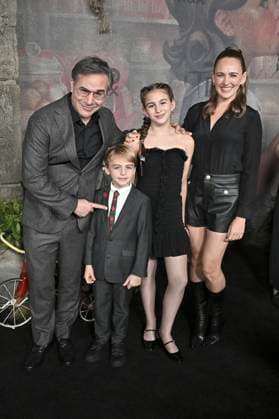 Brad Kane, Elias Kane, Lillian Kane, Sarah Thompson bei der Premiere der HBO-Serie It: Welcome to Derry auf dem Warner Bros. Studio Gelnnde. Burbank, 20.10.2025
