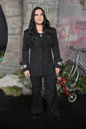 Joshua Odjick bei der Premiere der HBO-Serie It: Welcome to Derry auf dem Warner Bros. Studio Gelnnde. Burbank, 20.10.2025