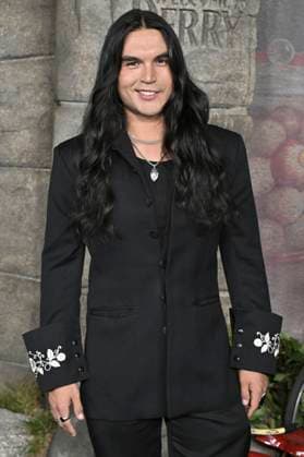 Joshua Odjick bei der Premiere der HBO-Serie It: Welcome to Derry auf dem Warner Bros. Studio Gelnnde. Burbank, 20.10.2025