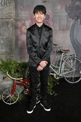 Michael Podemski-Bedard bei der Premiere der HBO-Serie It: Welcome to Derry auf dem Warner Bros. Studio Gelnnde. Burbank, 20.10.2025