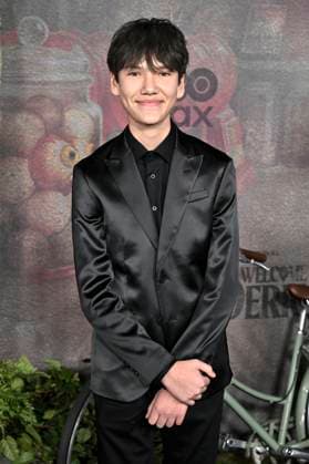 Michael Podemski-Bedard bei der Premiere der HBO-Serie It: Welcome to Derry auf dem Warner Bros. Studio Gelnnde. Burbank, 20.10.2025