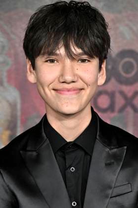 Michael Podemski-Bedard bei der Premiere der HBO-Serie It: Welcome to Derry auf dem Warner Bros. Studio Gelnnde. Burbank, 20.10.2025