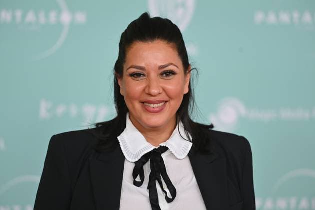 Jasmin SHAKERI (Schauspielerin), Einzelbild,angeschnittenes Einzelmotiv,,Portrait,Portraet. Weltpremiere von NO HIT WONDER am 21.10.2025 im Mathaeser Kino in Muenchen.