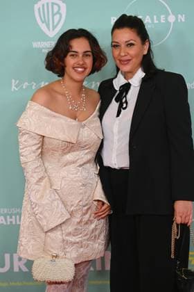 v.li:Jarusha WAHLEN (Schauspielerin), Jasmin SHAKERI (Schauspielerin), Weltpremiere von NO HIT WONDER am 21.10.2025 im Mathaeser Kino in Muenchen.