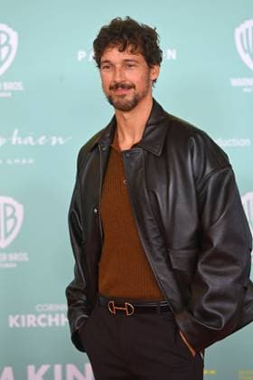 Florian David FITZ (Schauspieler), Einzelbild,angeschnittenes Einzelmotiv,Halbfigur,halbe Figur. Weltpremiere von NO HIT WONDER am 21.10.2025 im Mathaeser Kino in Muenchen.