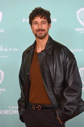 Florian David FITZ (Schauspieler), Einzelbild,angeschnittenes Einzelmotiv,Halbfigur,halbe Figur. Weltpremiere von NO HIT WONDER am 21.10.2025 im Mathaeser Kino in Muenchen.