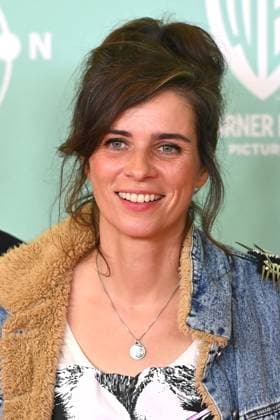 Nora TSCHIRNER (Schauspielerin), Einzelbild,angeschnittenes Einzelmotiv,Portrait,Portraet. Weltpremiere von NO HIT WONDER am 21.10.2025 im Mathaeser Kino in Muenchen.