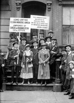 Historical - July 28, 2022 July 28, 2022, New York City, New York, USA: Striking Garment Workers, Cloak Makers Union, Union Square, New York City, New York, USA, Bain News Service, 1916 Copyright: xJTxVintagex