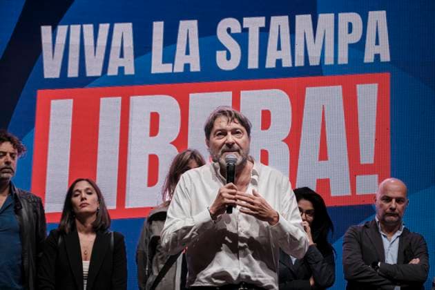 Rome, Viva La Stampa Libera (Long Live the Free Press), sit-in to show support for journalist Sigfrido Ranucci, victim of an attack. Journalist Sigfrido Ranucci, host of the investigative journalism TV show Report, was the victim of a bomb attack that destroyed his car outside his home. On October 21, 2025 in Rome, Italy. Rome Italy Copyright: xAndreaxCalandrax