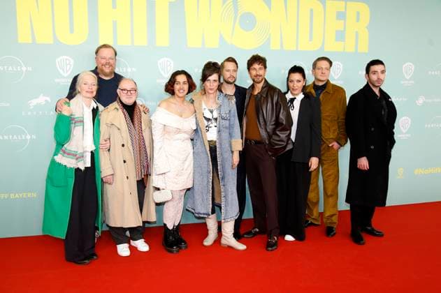 Corinna Kirchhoff, Bernd Hölscher, Udo Samel, Jerusha Wahlen, Nora Tschirner, Florian Dietrich, Florian David Fitz, Jasmin Shakeri, Holger Stockhaus und Aziz Dyab bei der Premiere des Kinofilms No Hit Wonder im Mathäser Filmpalast. München, 21.10.2025