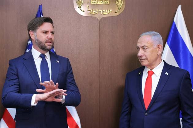 News Themen der Woche KW 43 U.S. Vice President Vance meets Israeli Prime Minister Netanyahu in West Jerusalem JERUSALEM - OCTOBER 22: (----EDITORIAL USE ONLY - MANDATORY CREDIT - MARC ISRAEL SELLEM POOL - NO MARKETING NO ADVERTISING CAMPAIGNS - DISTRIBUTED AS A SERVICE TO CLIENTS----) U.S. Vice President J.D. Vance (L) and Israeli Prime Minister Benjamin Netanyahu (R) speak to the media before the interdelegational meeting at the Prime Minister’s Office in West Jerusalem, on October 22, 2025. POOL Marc Israel Sellem Handout Anadolu Jerusalem Israel. Editorial use only. Please get in touch for any other usage.  Copyright: x2025xAnadoluxPOOLx xMarcxIsraelxSellemx xHandoutx