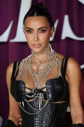 . 22 10 2025. London, United Kingdom. Kim Kardashian arriving at the All s Fair premiere in London.  xStephenxLockx xi-Imagesx IIM-26320-0014