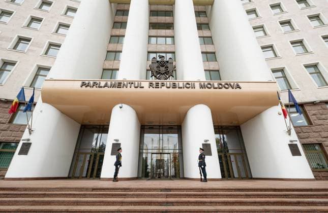 MOLDOVA, CHISINAU - OCTOBER 22, 2025: The offices of the parliament of Moldova Chisinau Moldova  - ZUMAt113 20251022_zaa_t113_300 Copyright: xVadimxDenisovx