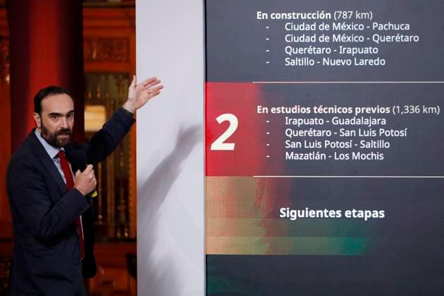 Mexico™s President Claudia Sheinbaum Holds Briefing Director of the Railway Transport Regulatory Agency, Andres Lajous Loaeza, speaks about the progress of the construction of the National Passenger Train Network during a press conference at the National Palace.on October 22, 2025, in Mexico City, Mexico. (Photo by Luis Barron Eyepix Group) Copyright: xLuisxBarronx xEyepixxGroupx LB_22102025_171785