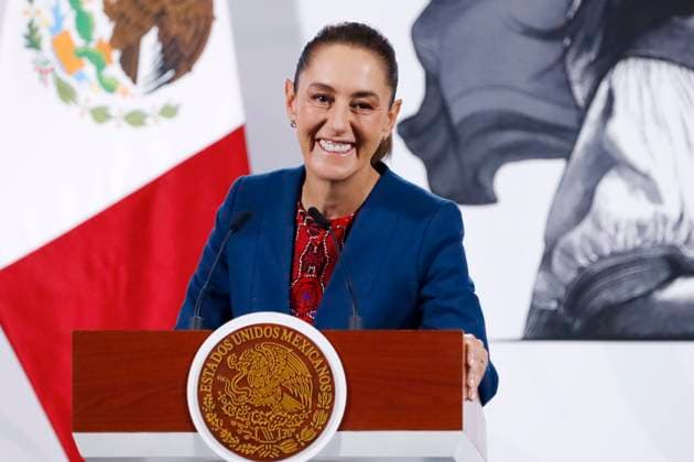 Mexican President Claudia Sheinbaum Pardo, speaks about the progress of the construction of the National Passenger Train Network during a press conference at the National Palace.on October 22, 2025, in Mexico City, Mexico. Mexico City Mexico - ZUMAe321 20251022_zia_e321_003 Copyright: xLuisxBarronx