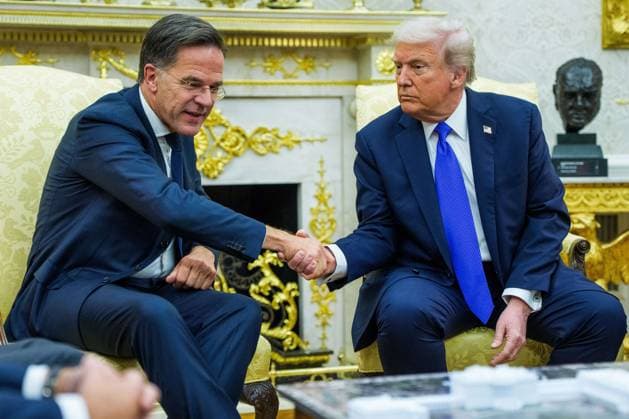 News Themen der Woche KW 43 Trump Meets Rutte of NATO in the Oval Office United States President Donald J Trump meets with Mark Rutte, Secretary General of the North Atlantic Treaty Organization (NATO) in Washington, DC, USA, on Wednesday, October 22, 2025. Credit: Aaron Schwartz Pool via CNP Washington District of Columbia United States  Copyright: xPool ABACAx