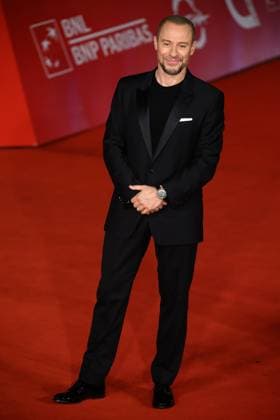 October 22, 2025, Rome, Italy: Stefano Accorsi, wearing Dolce and Gabbana, attends the La Lezione red carpet during the 20th Rome Film Festival at Auditorium Parco della Musica in Rome (Italy), October 22, 2025. Rome Italy  - ZUMAi110 20251022_zna_i110_212 Copyright: xAndreaxStacciolix