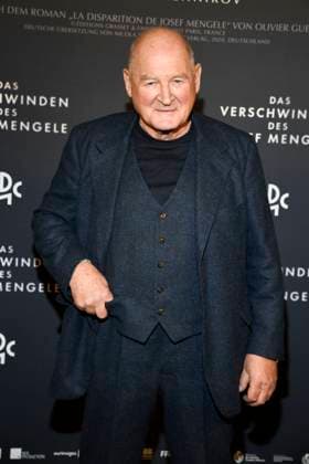 abb Mengele- Burghart Klaußner Klaussner zu Gast auf dem Roten Teppich bei der Kino Film Premiere DAS VERSCHWINDEN DES JOSEF MENGELE im Delphi Filmpalast am 22.11.2025 in Berlin Berlin Deutschland