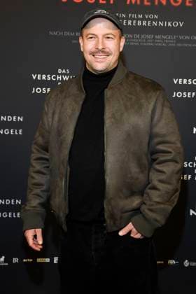 abb Mengele- David Ruland zu Gast auf dem Roten Teppich bei der Kino Film Premiere DAS VERSCHWINDEN DES JOSEF MENGELE im Delphi Filmpalast am 22.11.2025 in Berlin Berlin Deutschland