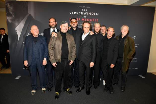 abb Mengele- Burghart Klaußner KLaussner Olivier Guez, David Ruland, Kirill Serebrennikov, August Diehl, Christoph Gawenda, Mirco Kreibich und Falk Rockstro zu Gast auf dem Roten Teppich bei der Kino Film Premiere DAS VERSCHWINDEN DES JOSEF MENGELE im Delphi Filmpalast am 22.11.2025 in Berlin Berlin Deutschland