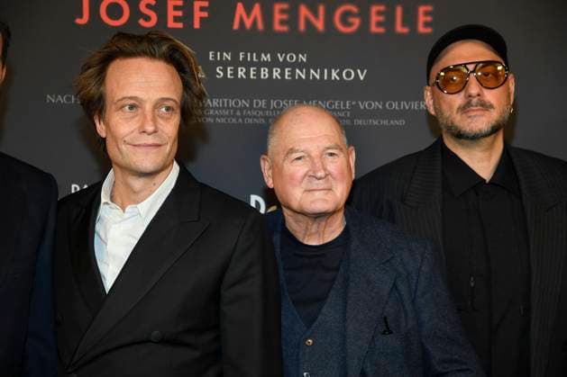 abb Mengele- August Diehl, Burghart Klaußner Klaussner und Kirill Serebrennikov zu Gast auf dem Roten Teppich bei der Kino Film Premiere DAS VERSCHWINDEN DES JOSEF MENGELE im Delphi Filmpalast am 22.11.2025 in Berlin Berlin Deutschland
