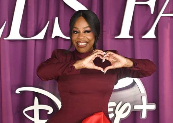 Niecy Nash-Betts attends All s Fair Premiere streaming on Disney+ at the Odeon Luxe Leicester Square in London, England. UK. Wednesday 22nd October 2025 Copyright: xJamesxWarrenx adzb6387