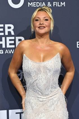 Evelyn BURDECKI, Einzelbild,angeschnittenes Einzelmotiv, Halbfigur,halbe Figur. Roter Teppich,Blauer Panther TV und Streaming Award 2025 am 22.10.2025 in der BMW Welt Muenchen.