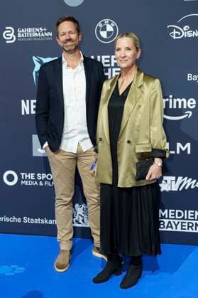 Lars Wiebe und Sasha Bühler bei der Verleihung vom Blauer Panther - TV & Streaming Award 2025 in der BMW Welt. München, 22.10.2025