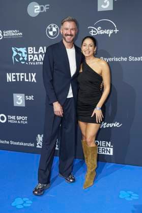 Jochen Schropp und Negah Amiri bei der Verleihung vom Blauer Panther - TV & Streaming Award 2025 in der BMW Welt. München, 22.10.2025