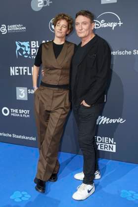 Pia Strietmann und Oliver Masucci bei der Verleihung vom Blauer Panther - TV & Streaming Award 2025 in der BMW Welt. München, 22.10.2025
