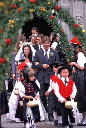 ARCHIV: Sascha Hehn Schauspieler Sascha Hehn und Schauspielerin Barbara Wussow am Rande von Dreharbeiten zur ZDF-Serie Die Schwarzwaldklinik , 1984 ARCHIVAUFNAHME, Datum geschätzt 20250204JWM0064 *** ARCHIVE Sascha Hehn Actor Sascha Hehn and actress Barbara Wussow on the sidelines of filming the ZDF series Die Schwarzwaldklinik , 1984 ARCHIVE PICTURE, date estimated 20250204JWM0064