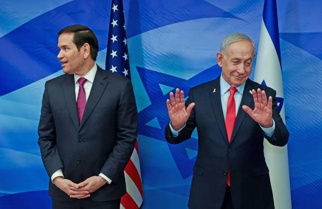 News Themen der Woche KW 43 Israeli Prime Minister Benjamin Netanyahu (R) meets with U.S. Secretary of State Marco Rubio at the Prime Minister s Office in Jerusalem, Israel on Thursday, October 23, 2025. Pool  JERX20251023104Z RonenxZvulun