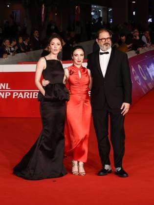 : Rome Cinema Fest 2025, day 9 - Red carpet for the film If I Had Legs I d Kick You. Pictured: Rose Byrne, Mary Bronstein, and Andrea Romeo  - ZUMAp169 20251023_zea_p169_1128 Copyright: xMarcoxProvvisionatox